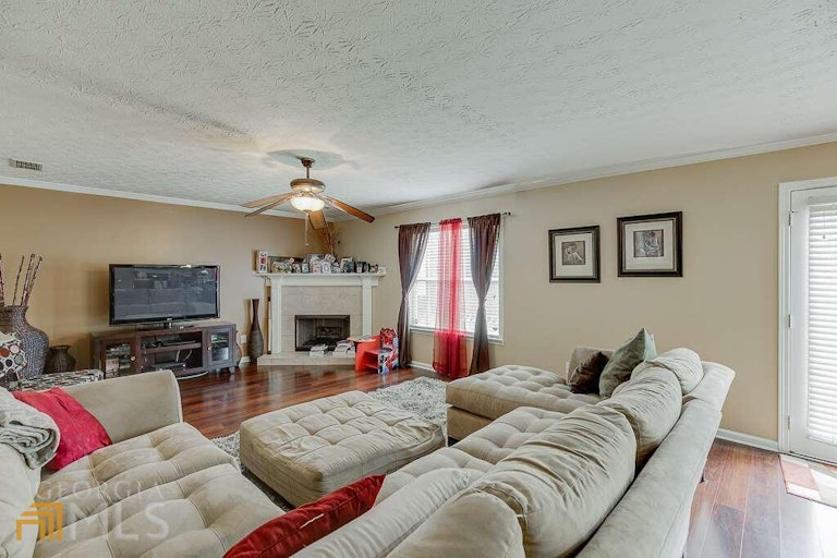 Photo 15 of 41 - 3248 Meadow Point Dr, Snellville, GA 30039