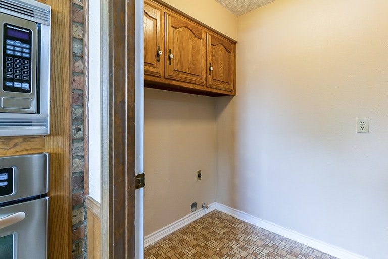 Photo 8 of 24 - 707 Corinthian Pl, Duncanville, TX 75137