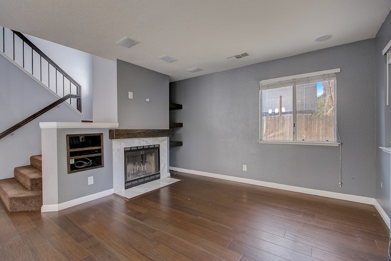 Photo 22 of 39 - 4025 Honey Rose Pl, Antelope, CA 95843