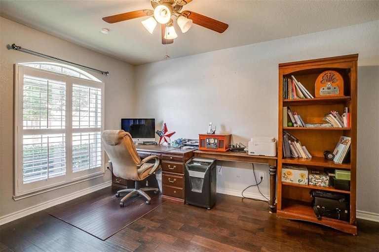 Photo 7 of 40 - 783 Peach Ln, Burleson, TX 76028