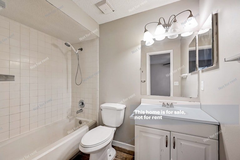 Photo 8 of 30 - 4251 Queensway Dr, Jacksonville, FL 32257