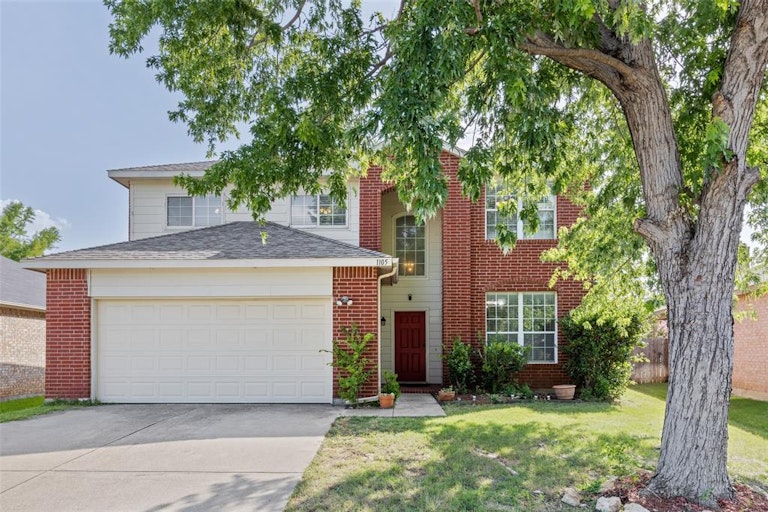 Photo 1 of 32 - 1105 Indian Trail Ct, Roanoke, TX 76262
