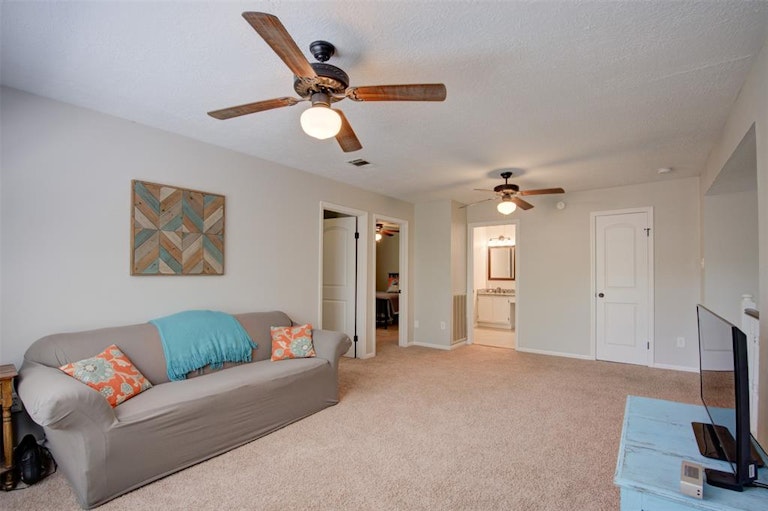 Photo 33 of 48 - 4918 Dobbin Springs Ln, Kingwood, TX 77345