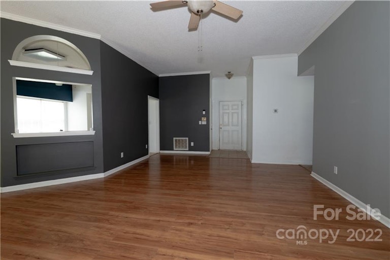 Photo 5 of 25 - 2930 Silkstream Ln, Charlotte, NC 28262