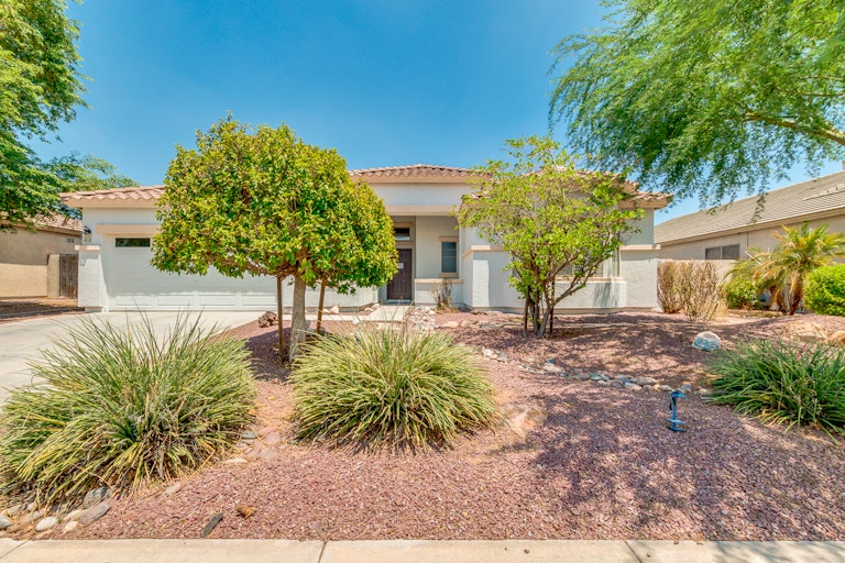 Photo 1 of 32 - 991 N Buckaroo Ln, Gilbert, AZ 85234