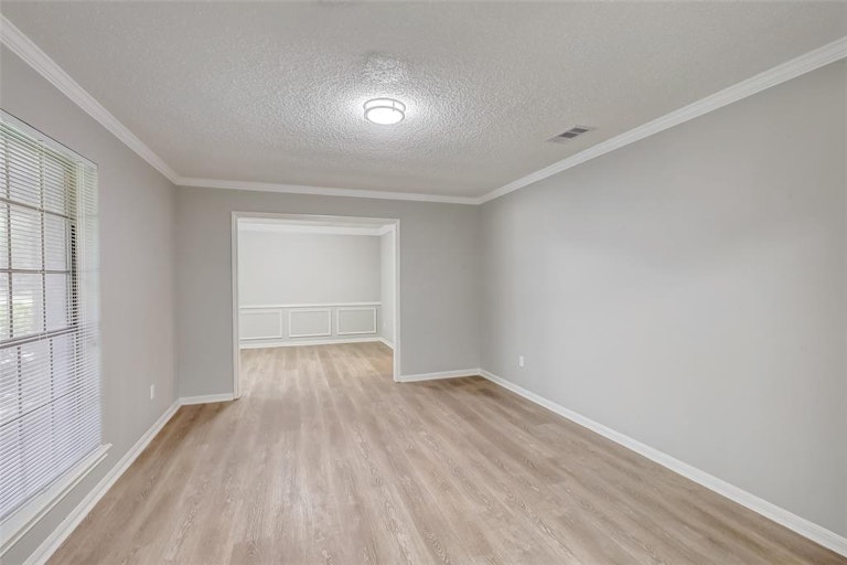 Photo 9 of 46 - 14002 Cedar Point Dr, Houston, TX 77070