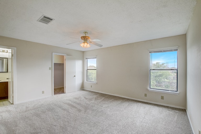 Photo 7 of 38 - 3213 Elizabeth Anne Ln, Round Rock, TX 78664