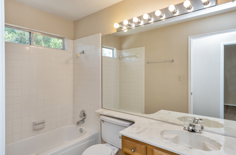 Photo 21 of 23 - 3805 Waxwing Cir S, Fort Worth, TX 76137
