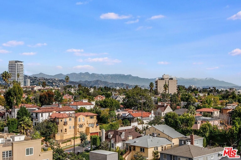 Photo 4 of 26 - 10580 Wilshire Blvd #7SW, Los Angeles, CA 90024