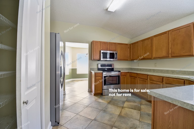 Photo 17 of 30 - 574 Chancellor Dr W, Jacksonville, FL 32225
