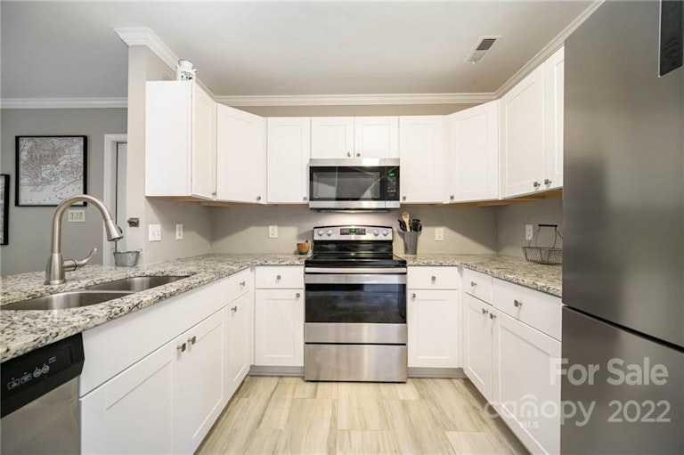 Photo 11 of 28 - 1129 Well Spring Dr, Charlotte, NC 28262