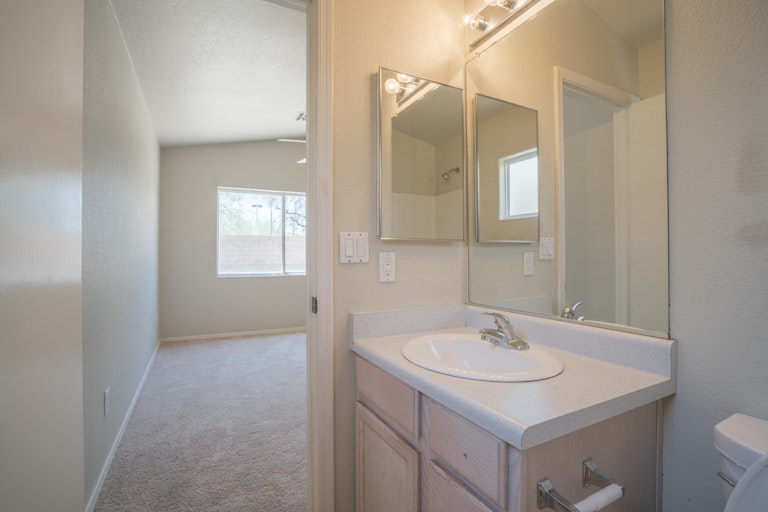 Photo 10 of 20 - 3531 W Via Del Sol Dr, Glendale, AZ 85310
