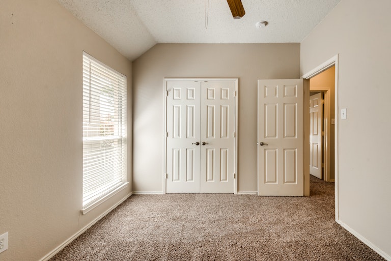 Photo 19 of 25 - 1347 Edmonton Dr, Lewisville, TX 75077