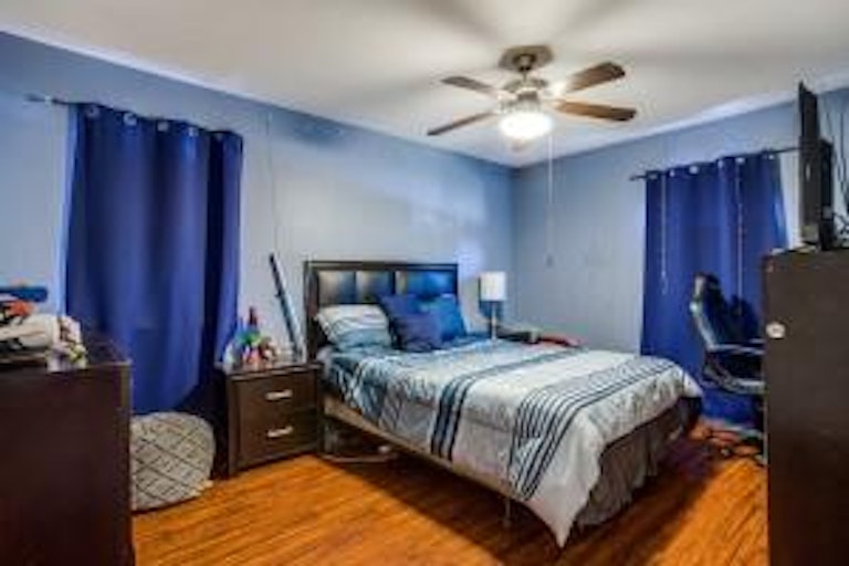 Photo 10 of 15 - 214 Martin Luther Cir, Duncanville, TX 75116