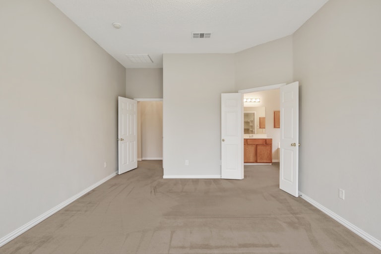Photo 18 of 27 - 4612 Marguerite Ln, Fort Worth, TX 76123