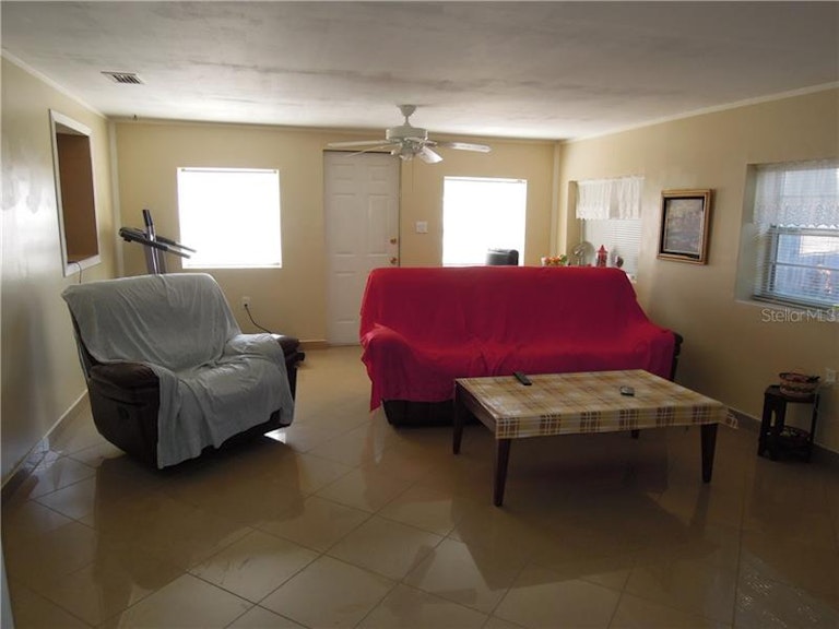 Photo 11 of 14 - 6460 16th St N, Saint Petersburg, FL 33702