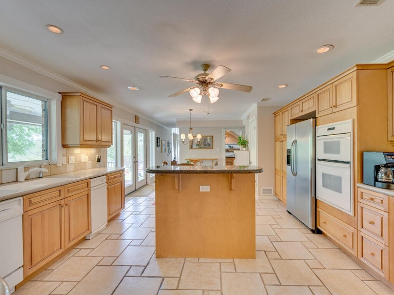 Photo 18 of 40 - 8800 Spring Lake Dr, Austin, TX 78750