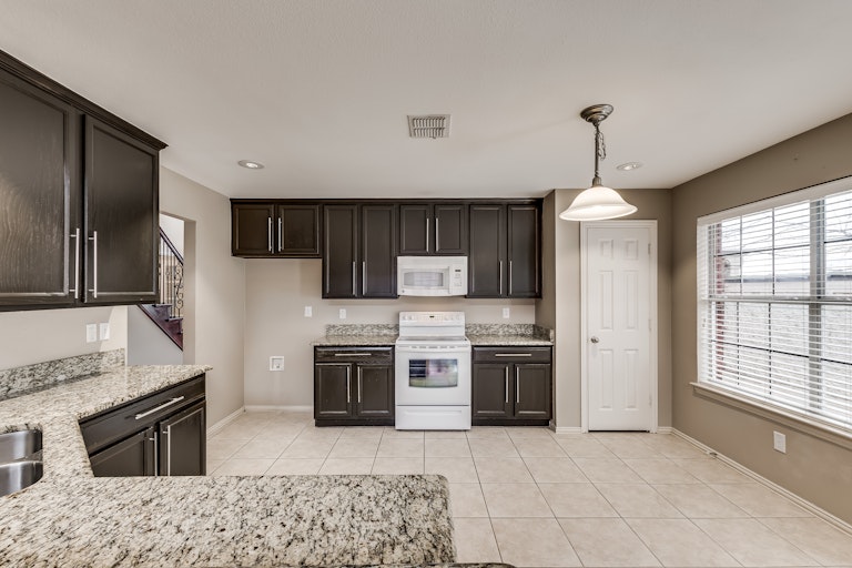 Photo 3 of 21 - 5001 Boxwood Ln, McKinney, TX 75070