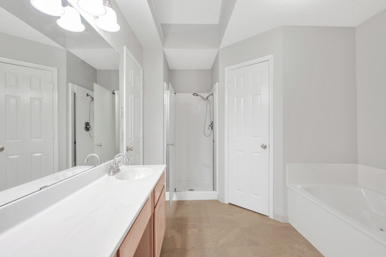 Photo 15 of 25 - 10605 Cobblestone Dr, Benbrook, TX 76126