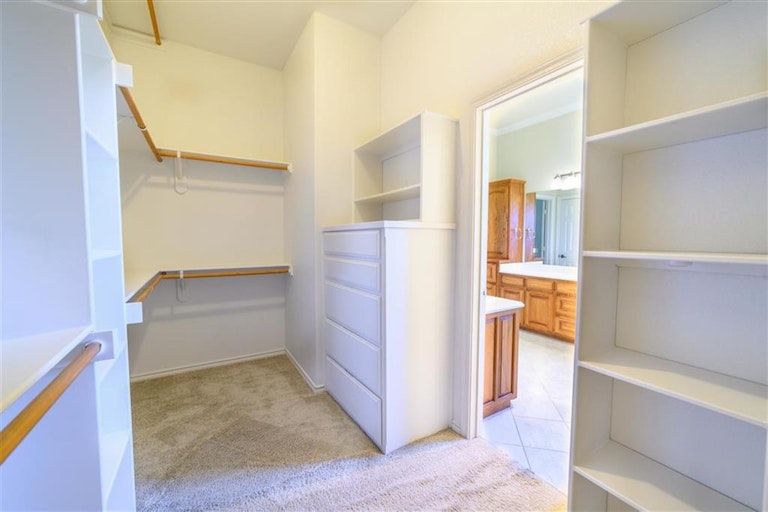 Photo 21 of 40 - 575 Chandler Dr, Aledo, TX 76008