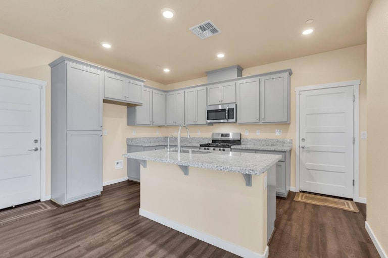 Photo 10 of 52 - 4334 Ocean Ln, Elk Grove, CA 95757