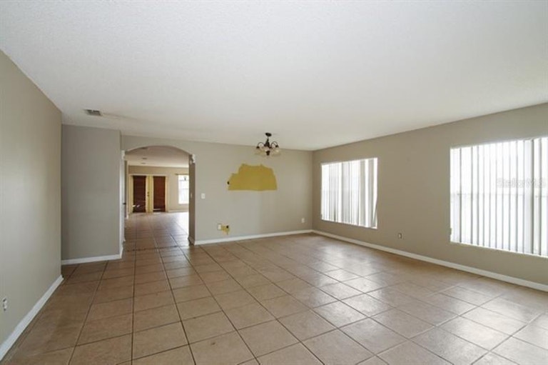 Photo 4 of 23 - 12925 Los Alamitos Ct, Orlando, FL 32837