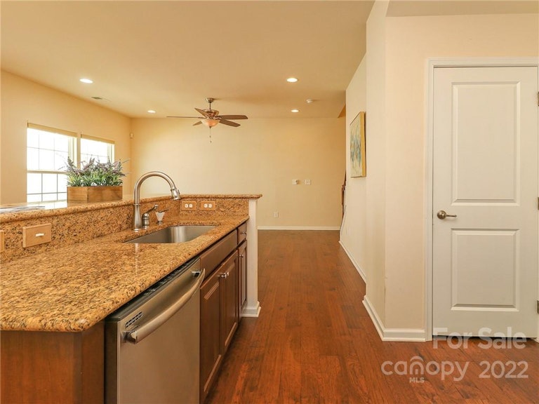Photo 11 of 39 - 7620 Red Mulberry Way, Charlotte, NC 28273