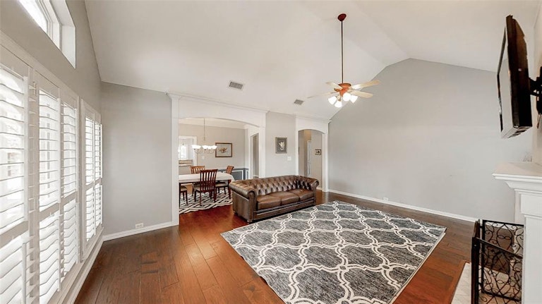 Photo 15 of 34 - 1800 Tara Ct, Flower Mound, TX 75028
