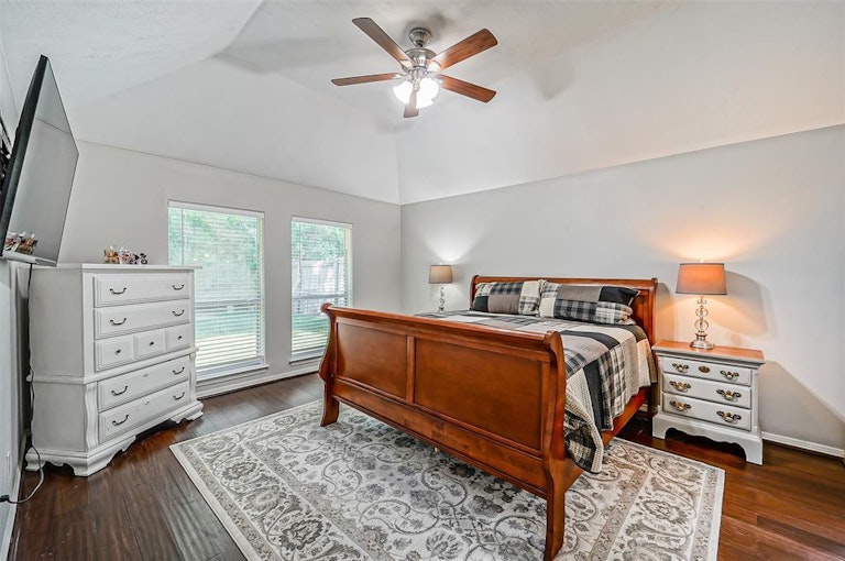 Photo 11 of 19 - 5023 Misty Ln, Pasadena, TX 77505