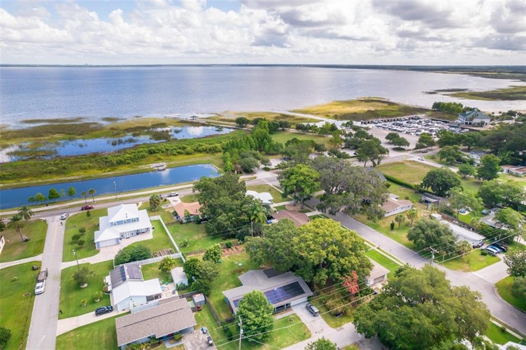Photo 9 of 38 - 304 Kentucky Ave, Saint Cloud, FL 34769