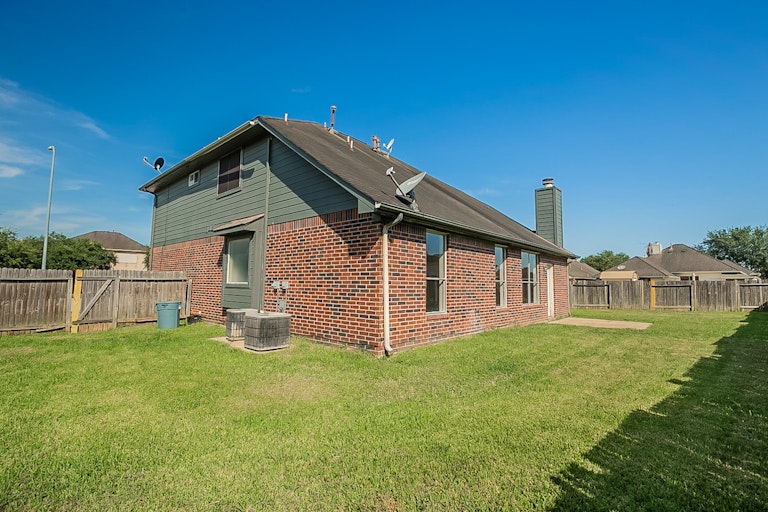 Photo 30 of 30 - 1134 Park Breeze Ct, Fresno, TX 77545