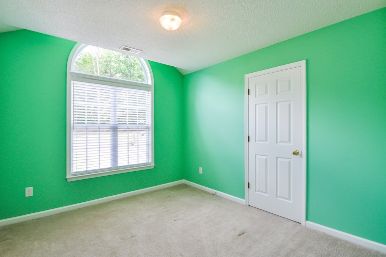 Photo 16 of 25 - 285 Trenburg Pl, Clayton, NC 27520