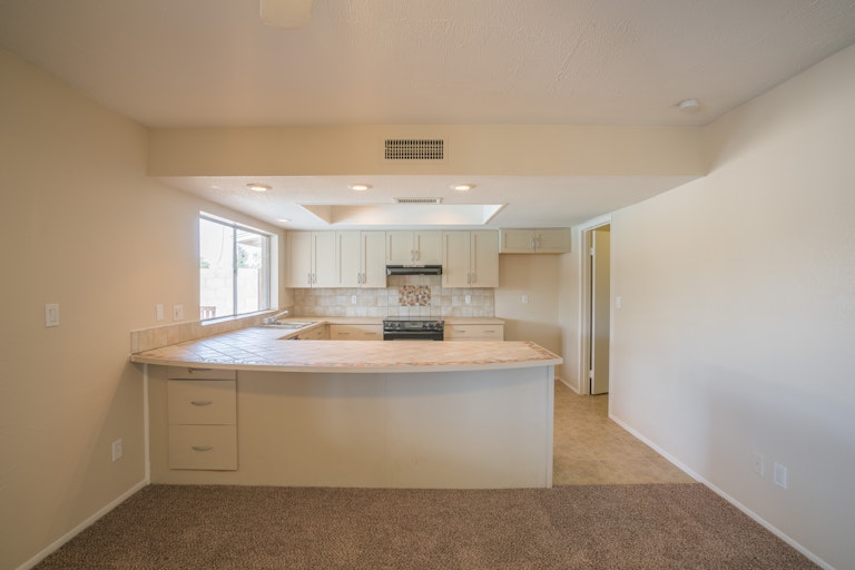 Photo 4 of 26 - 10612 N 47th Dr, Glendale, AZ 85304