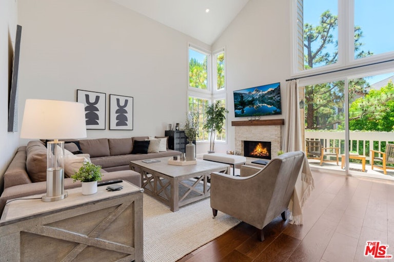 Photo 1 of 41 - 4342 Redwood Ave Unit C308, Marina Del Rey, CA 90292