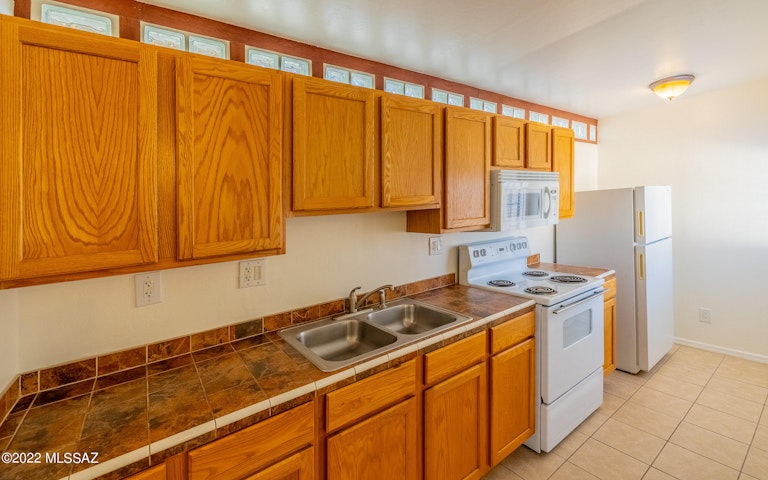 Photo 30 of 41 - 1221 N Tucson Blvd, Tucson, AZ 85716