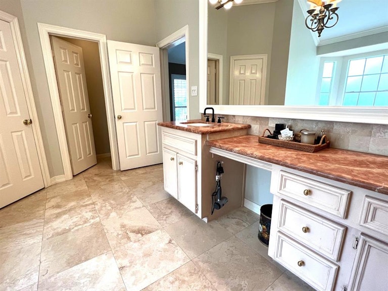 Photo 26 of 44 - 5003 Kingsland Ct, Sugar Land, TX 77479