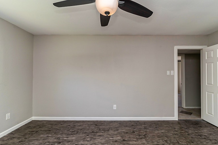 Photo 17 of 23 - 638 Michael Dr, Grand Prairie, TX 75052