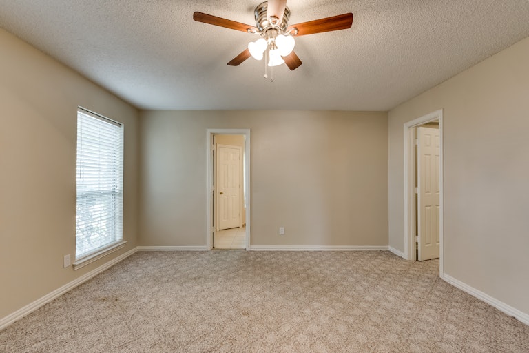Photo 17 of 30 - 509 Sides Ct, Lewisville, TX 75057