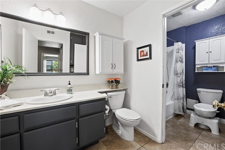 Photo 27 of 39 - 25631 Mont Pointe #7D, Lake Forest, CA 92630
