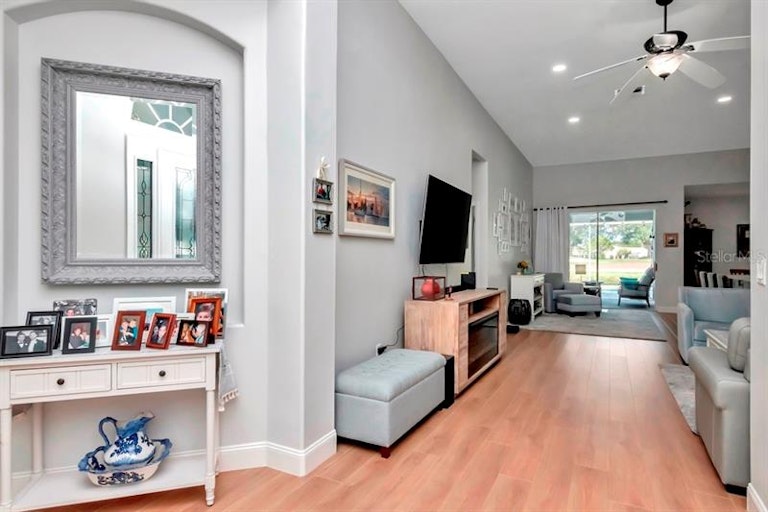 Photo 15 of 72 - 18910 Maisons Dr, Lutz, FL 33558