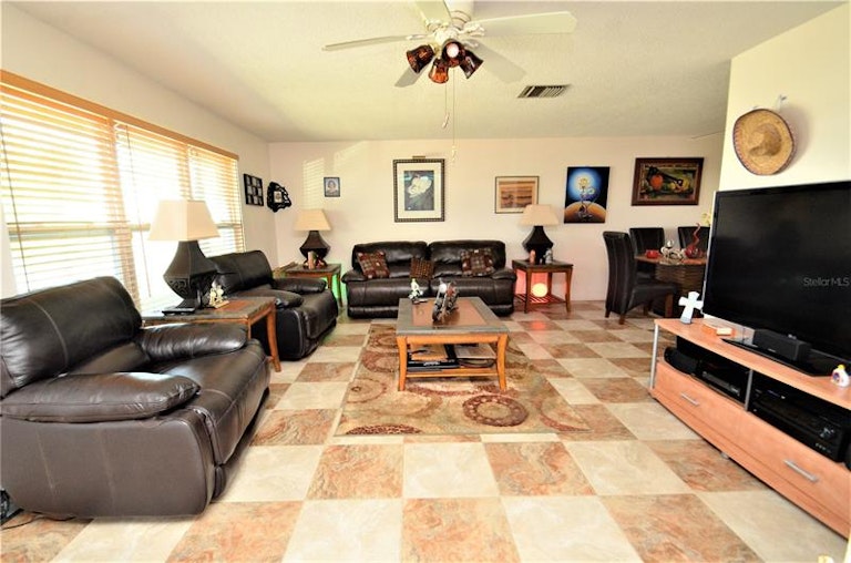 Photo 4 of 26 - 3900 99th Ter N, Pinellas Park, FL 33782