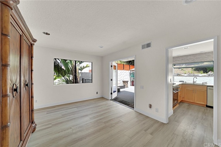 Photo 15 of 43 - 102 Avenida Mesita #20, San Clemente, CA 92673