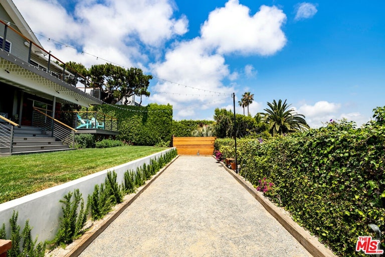 Photo 53 of 54 - 16656 Linda Ter, Pacific Palisades, CA 90272