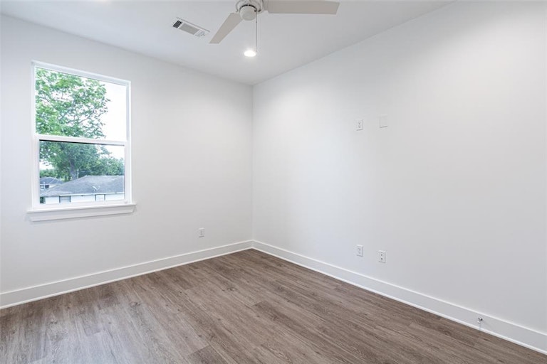 Photo 32 of 33 - 3410 Hardy St, Houston, TX 77009