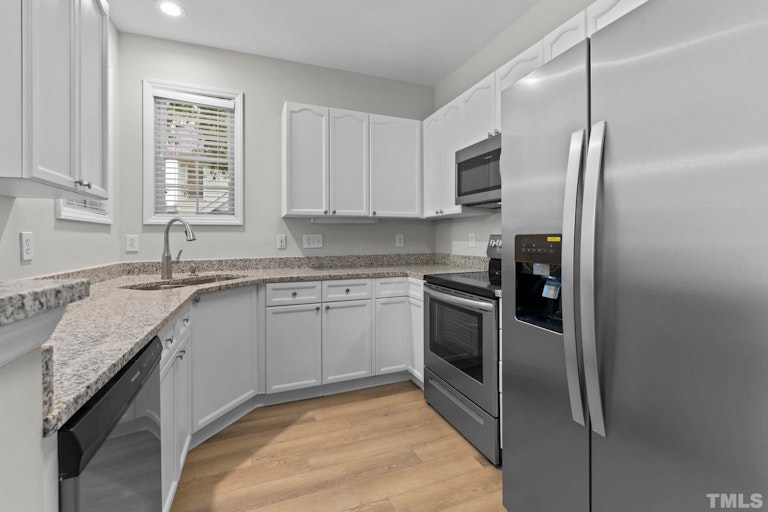 Photo 12 of 37 - 7635 Astoria Pl, Raleigh, NC 27612