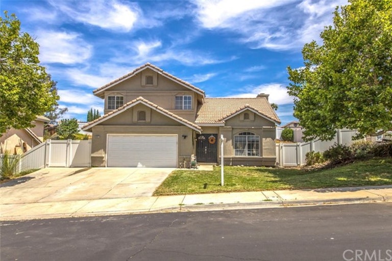 Photo 4 of 30 - 33972 Enoch Ave, Yucaipa, CA 92399