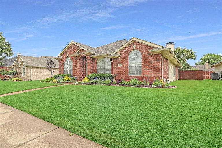 Photo 2 of 30 - 1245 Longhorn Dr, Lewisville, TX 75067