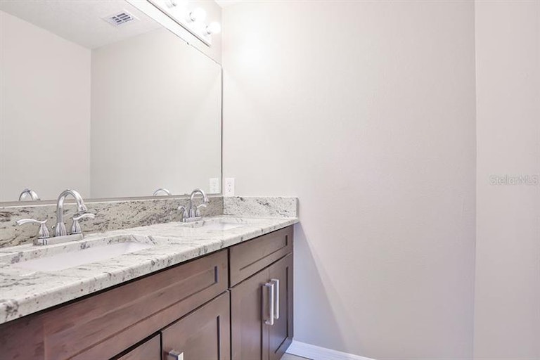 Photo 13 of 25 - 815 Brenton Leaf Dr, Ruskin, FL 33570
