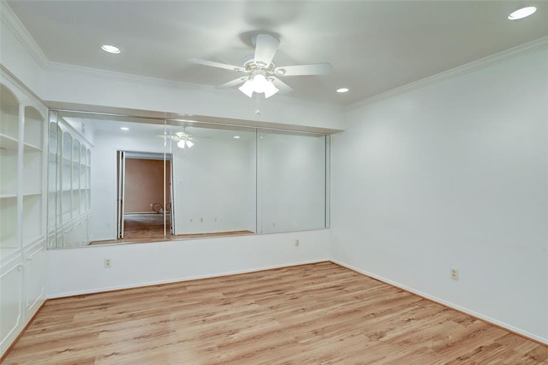 Photo 14 of 18 - 357 N Post Oak Ln #102, Houston, TX 77024