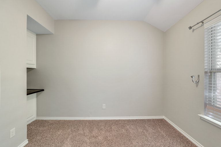 Photo 18 of 25 - 8705 Vista Royale Dr, Fort Worth, TX 76108